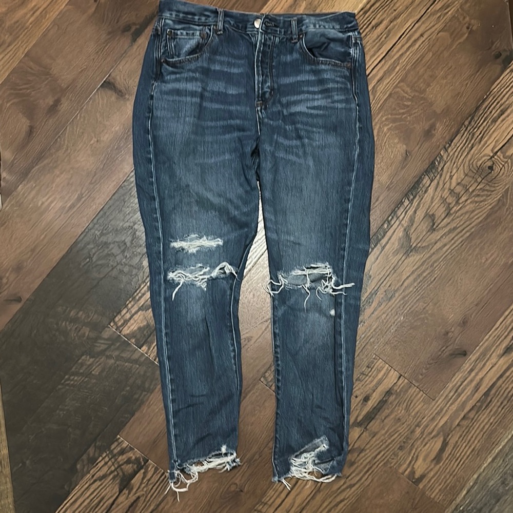 American Eagle High-Rise Girlfriend Jean